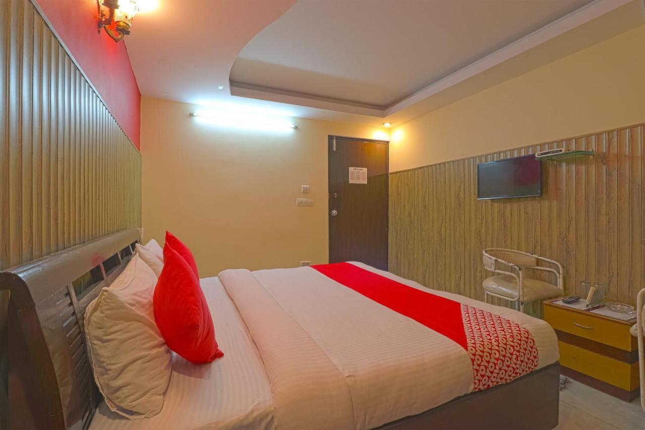 Oyo 834 Shree Balaji Hotel 法里达巴德 外观 照片