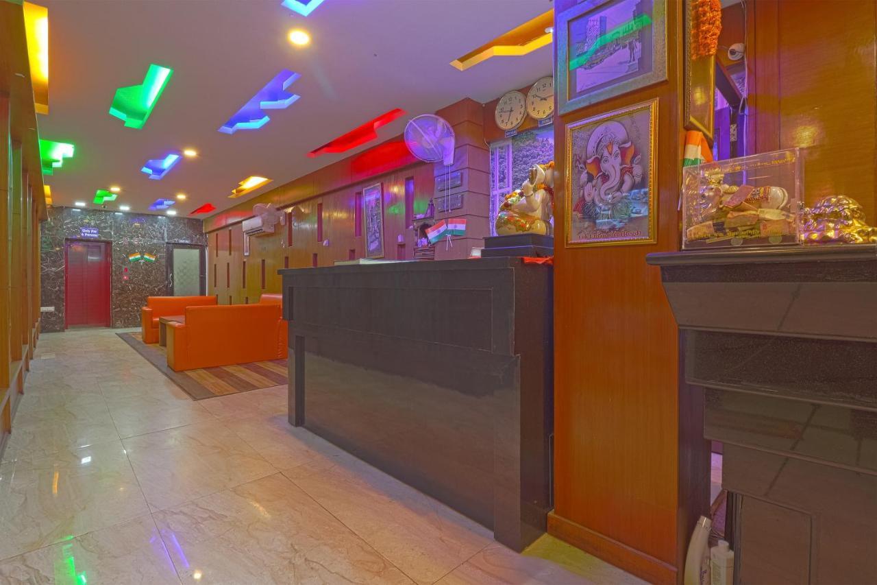 Oyo 834 Shree Balaji Hotel 法里达巴德 外观 照片