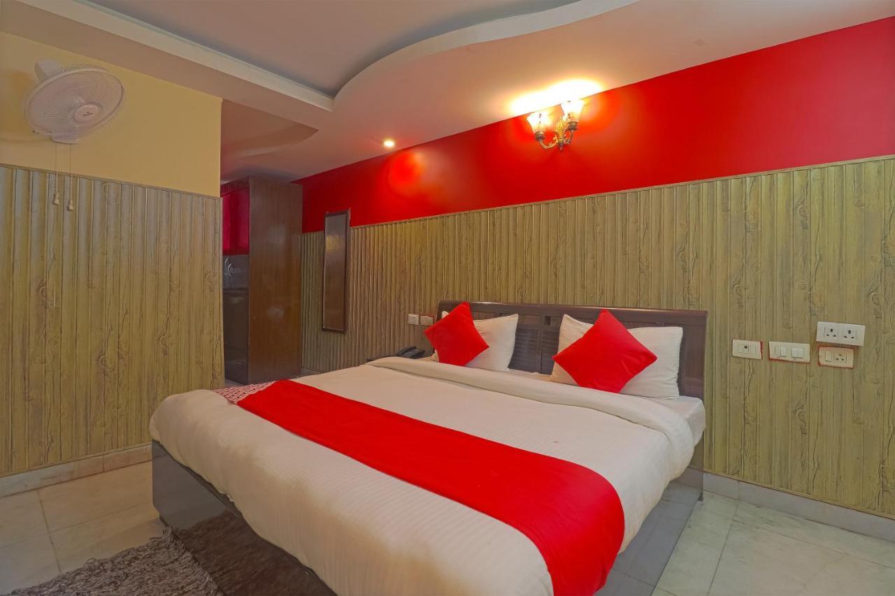 Oyo 834 Shree Balaji Hotel 法里达巴德 外观 照片