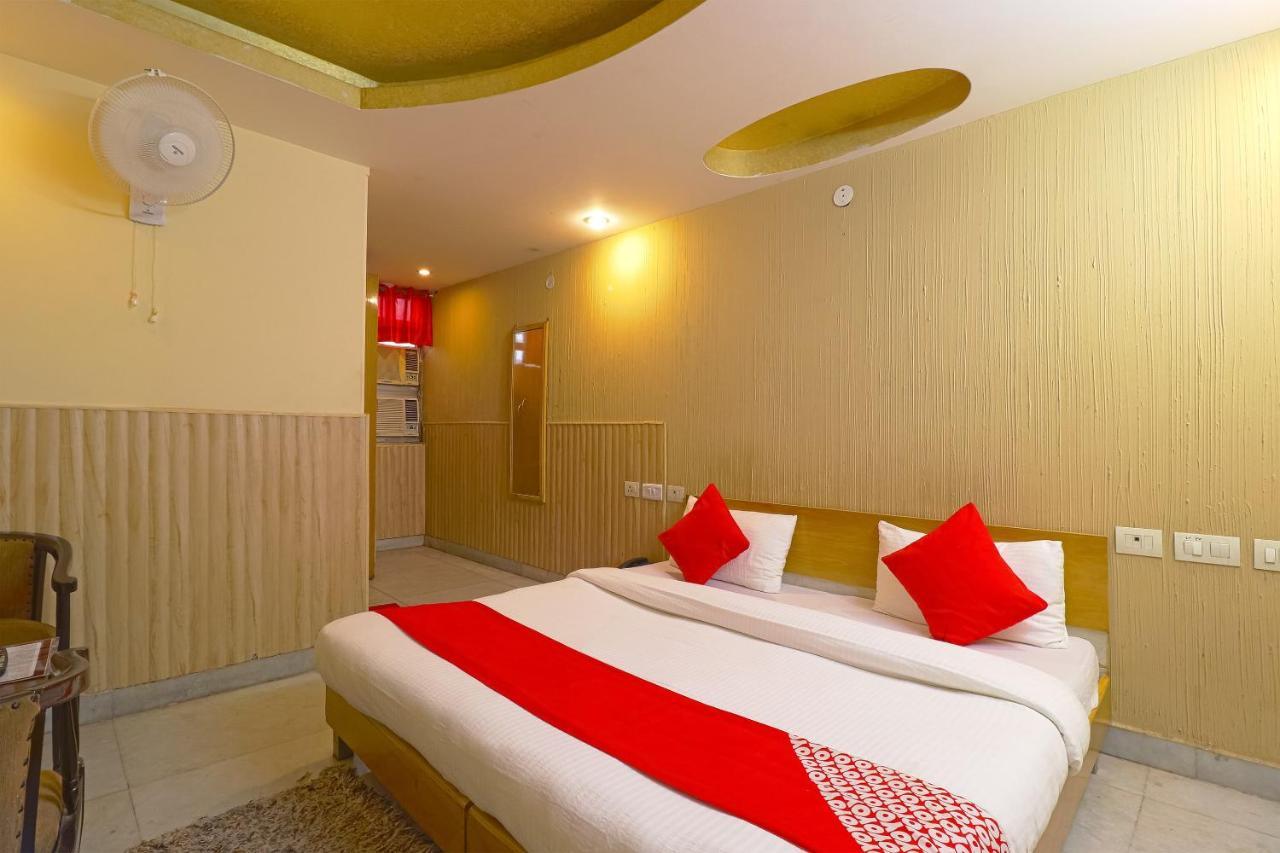 Oyo 834 Shree Balaji Hotel 法里达巴德 外观 照片