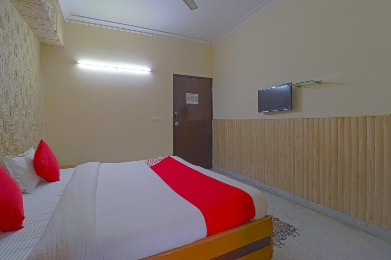 Oyo 834 Shree Balaji Hotel 法里达巴德 外观 照片