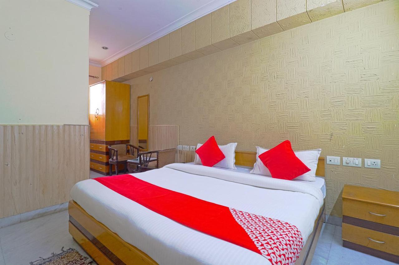 Oyo 834 Shree Balaji Hotel 法里达巴德 外观 照片