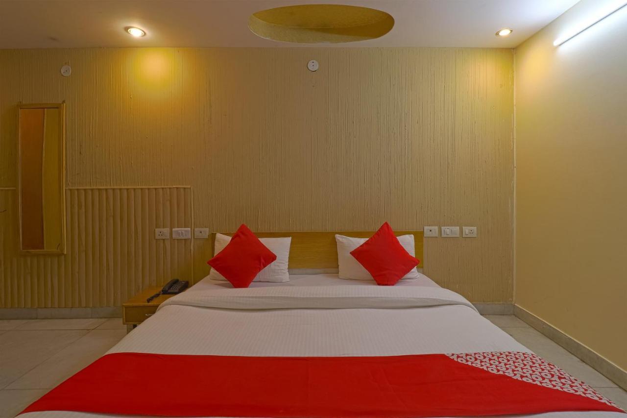 Oyo 834 Shree Balaji Hotel 法里达巴德 外观 照片
