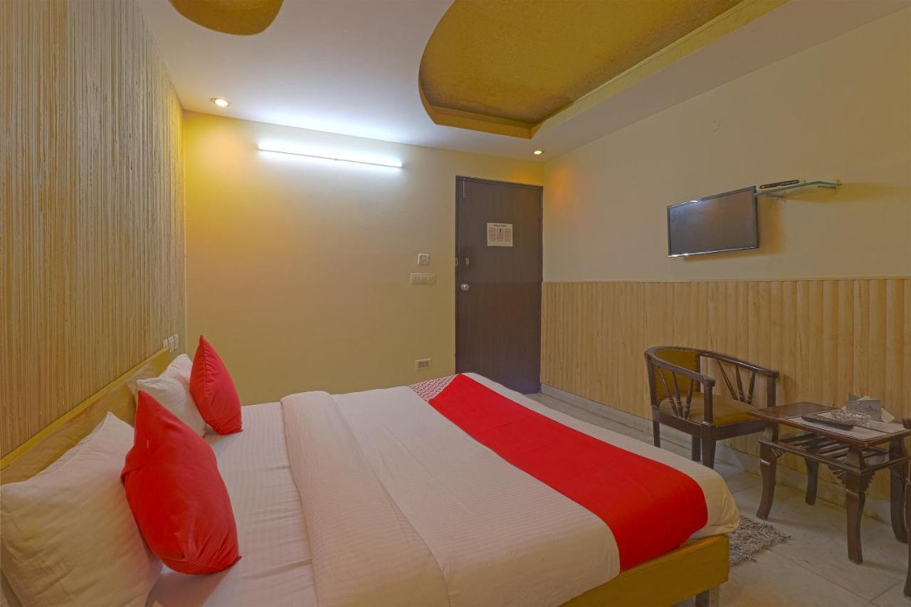 Oyo 834 Shree Balaji Hotel 法里达巴德 外观 照片