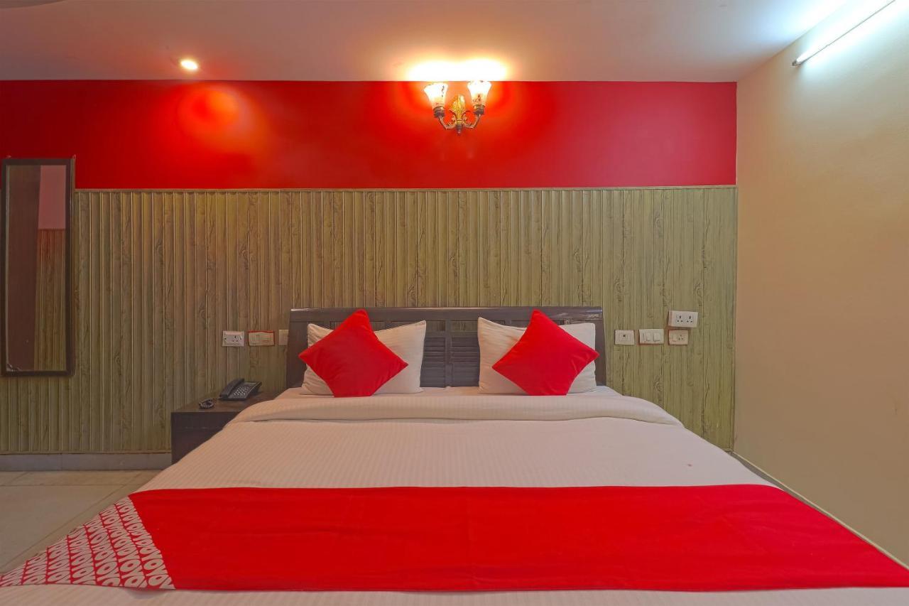 Oyo 834 Shree Balaji Hotel 法里达巴德 外观 照片