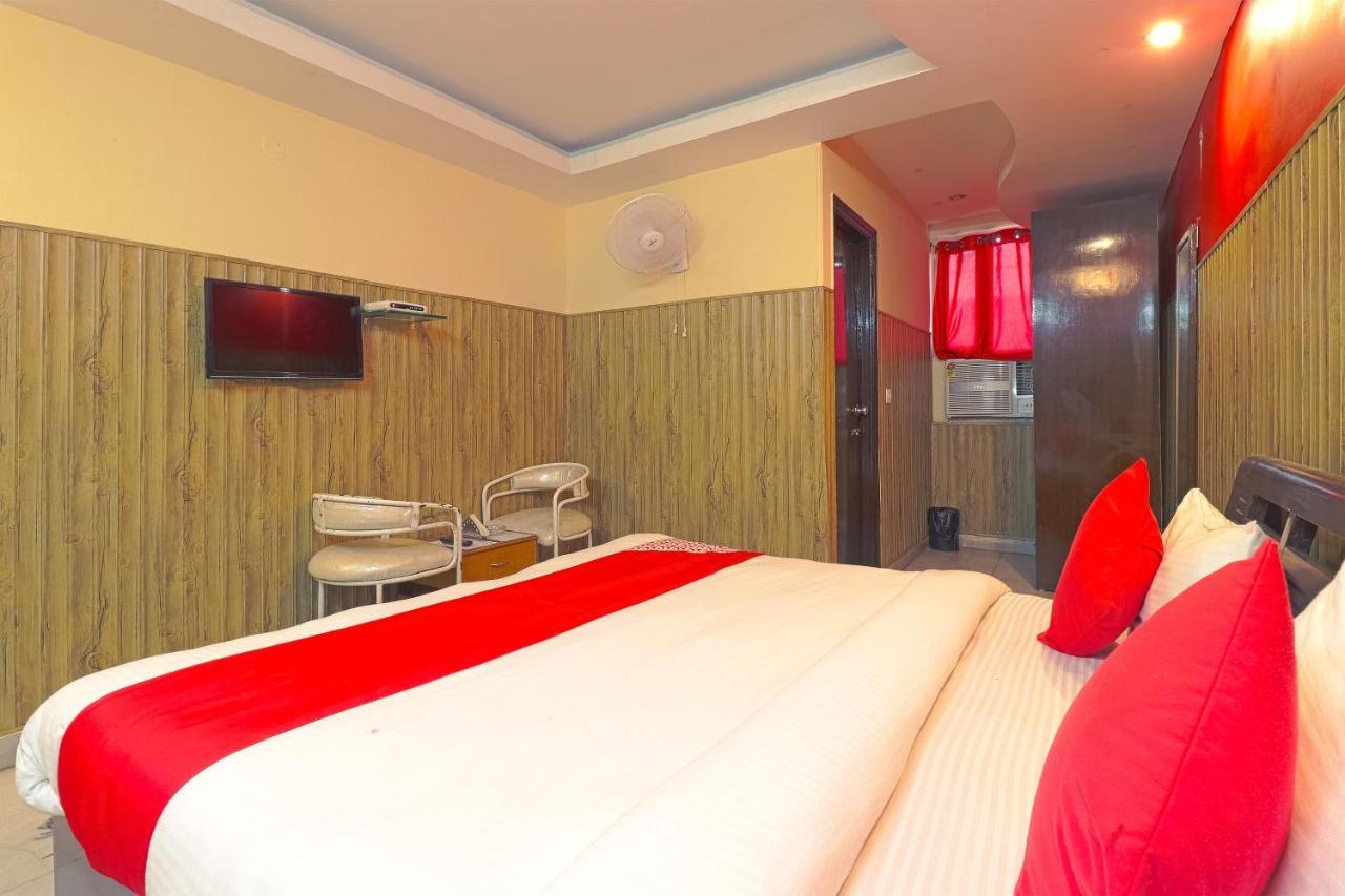 Oyo 834 Shree Balaji Hotel 法里达巴德 外观 照片