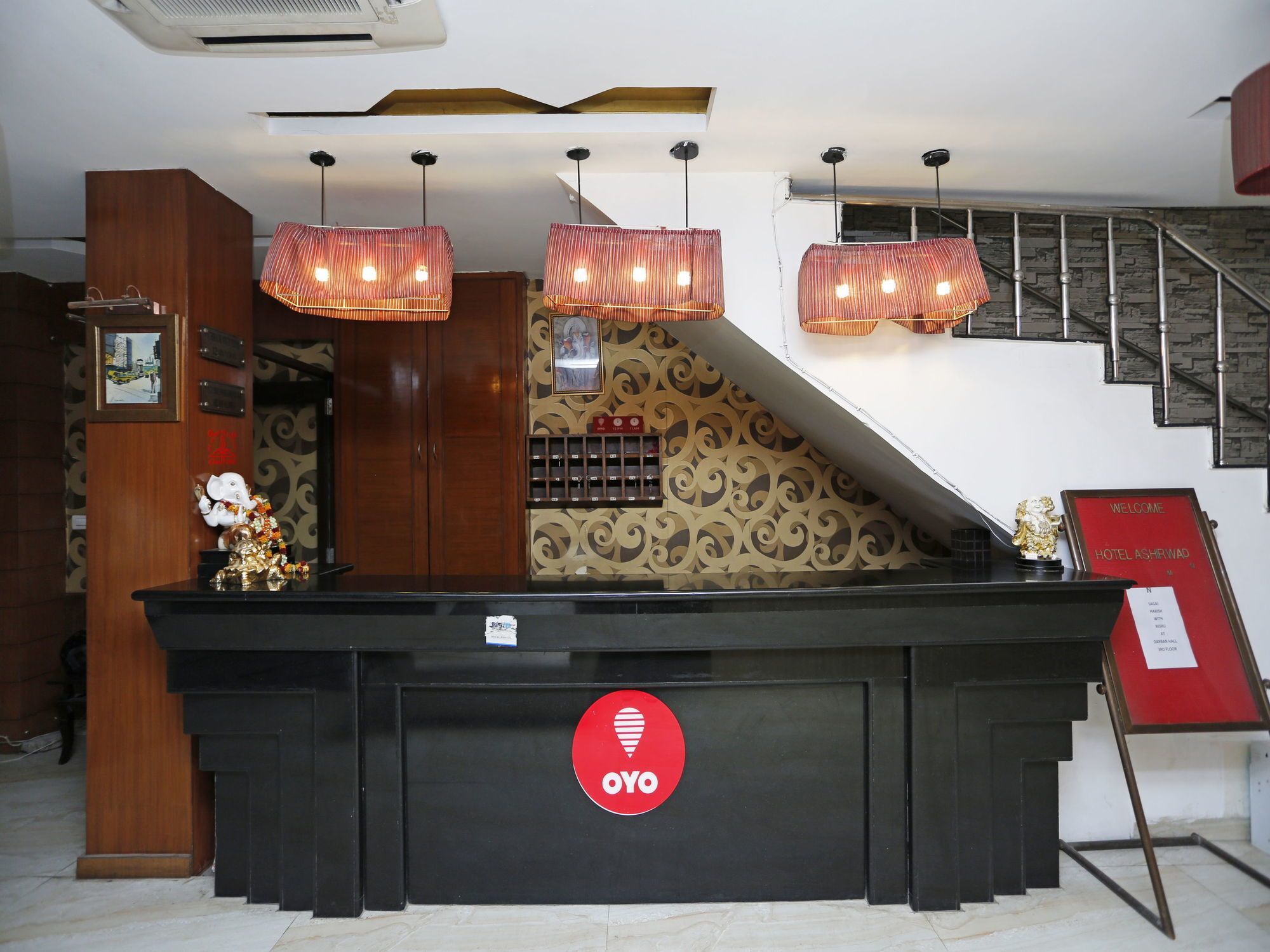 Oyo 834 Shree Balaji Hotel 法里达巴德 外观 照片